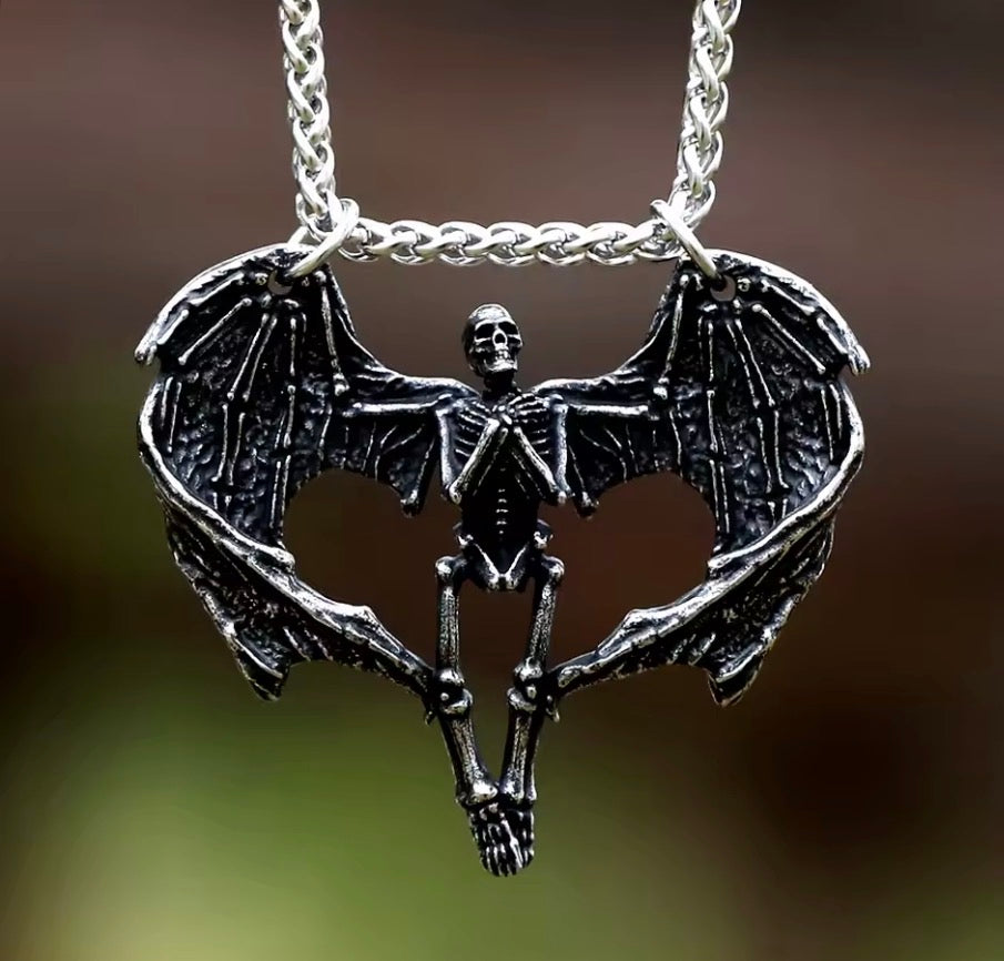 Skull rib necklace