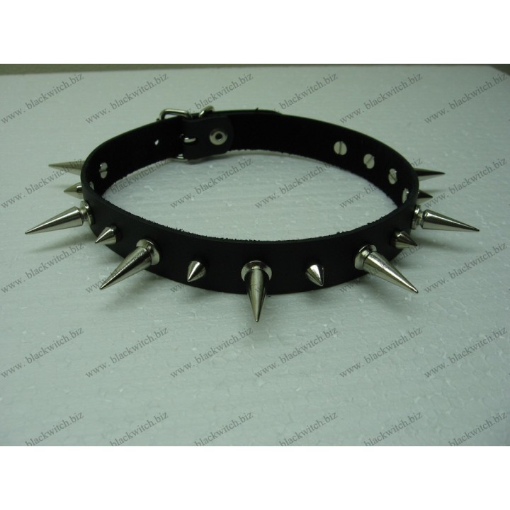 Lederen halsband met spikes